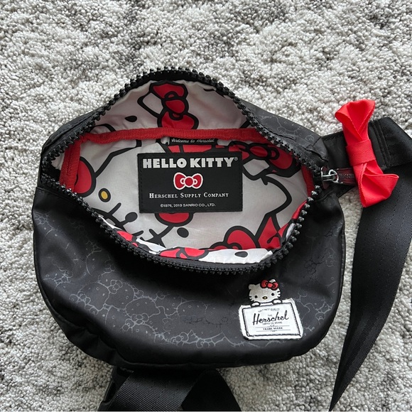 Herschel x Hello Kitty Fifteen Hip Pack - Picture 3 of 8